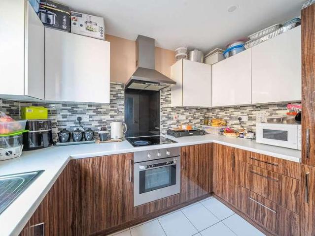 Flat for sale in London Borough of Merton, Mitcham