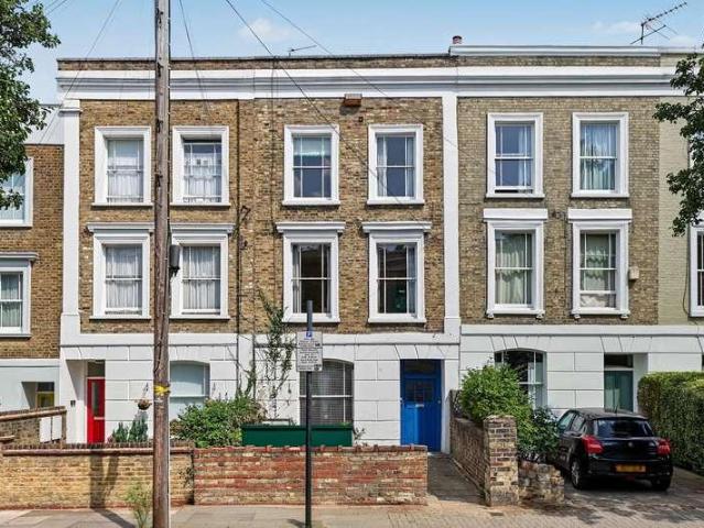 Flat for sale in Finsbury Park, Greater London