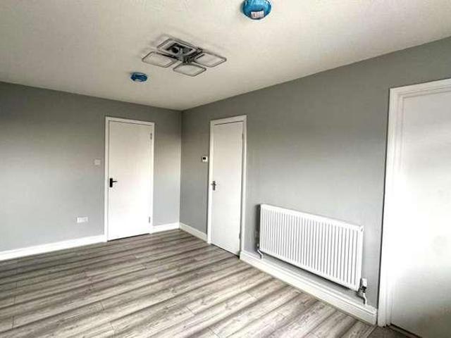 Flat for sale in London Borough of Ealing, Greenford