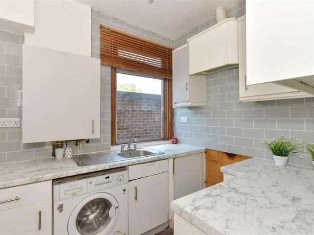 Flat for sale in Chapel End, Highams Park