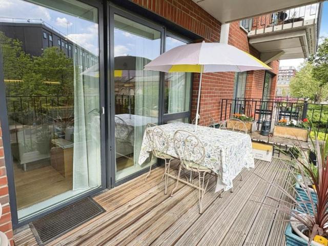 Flat for sale in Glyndon, Greater London