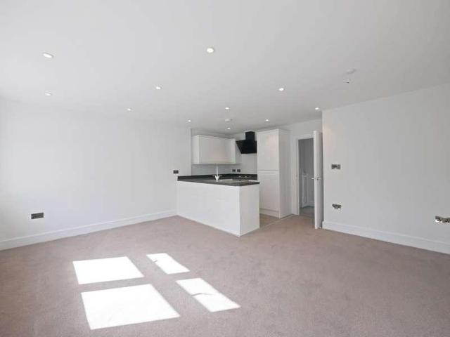 Flat for sale in West Drayton, Yiewsley