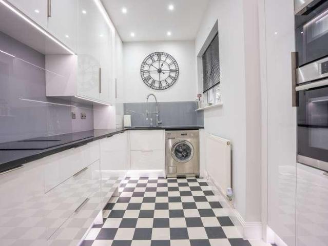 Flat for sale in Canford Cliffs, Poole