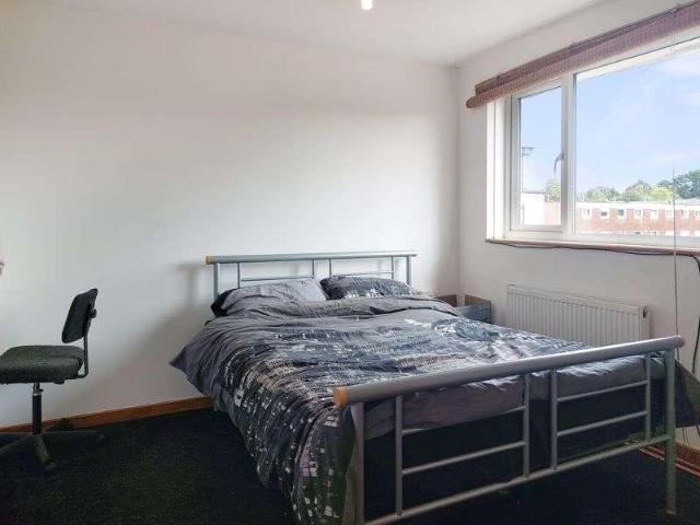 Flat for sale in Poole, Foxholes