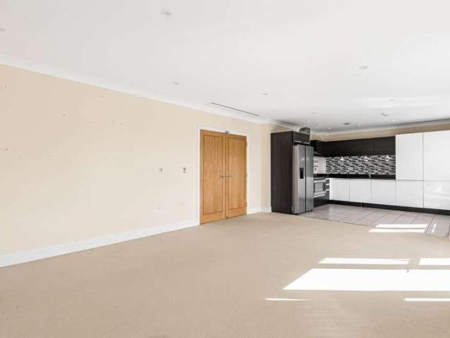 Flat for sale in Osney, The Slade