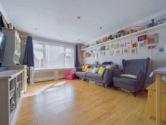 Flat for sale in Fishersgate, West Sussex