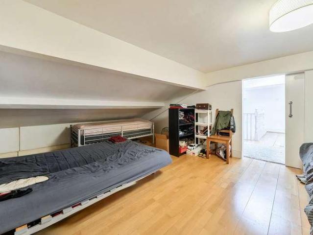Flat for sale in London Borough of Ealing, Hanwell