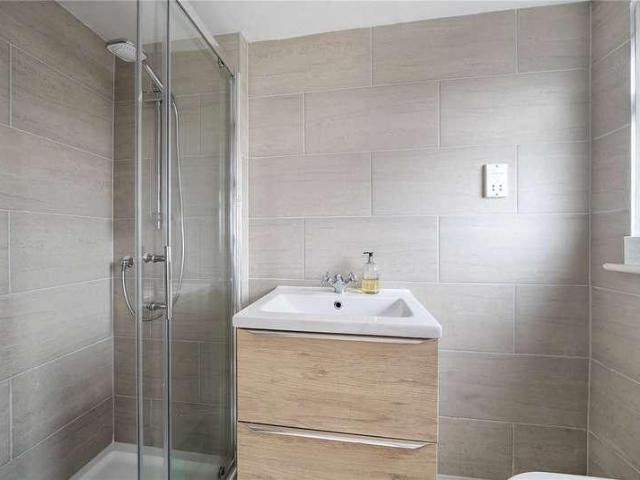 Flat for sale in Hornsey, Greater London