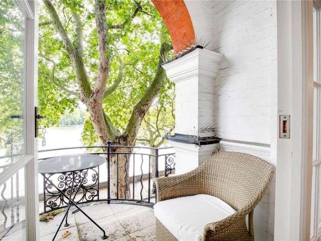 Flat for sale in Chelsea, Greater London