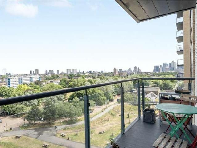 Flat for sale in Suttons Wharf, Greater London