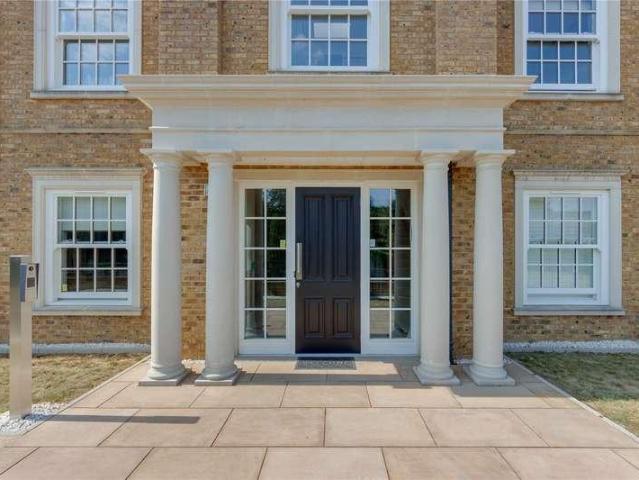 Flat for sale in Radlett, Hertfordshire