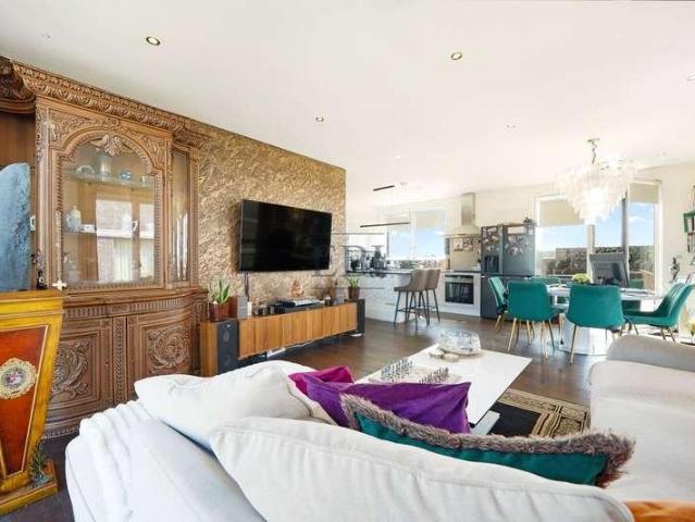 Flat for sale in Reach, Greater London