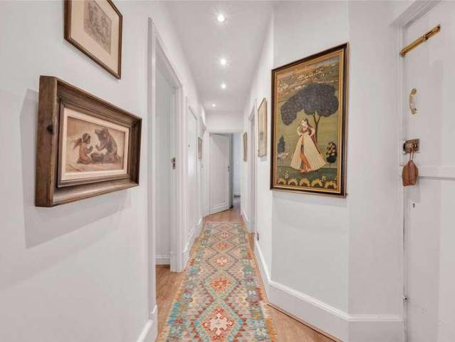 Flat for sale in St. John's Wood, Greater London