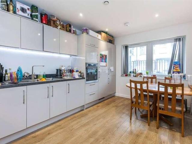 Flat for sale in Leyton, Greater London