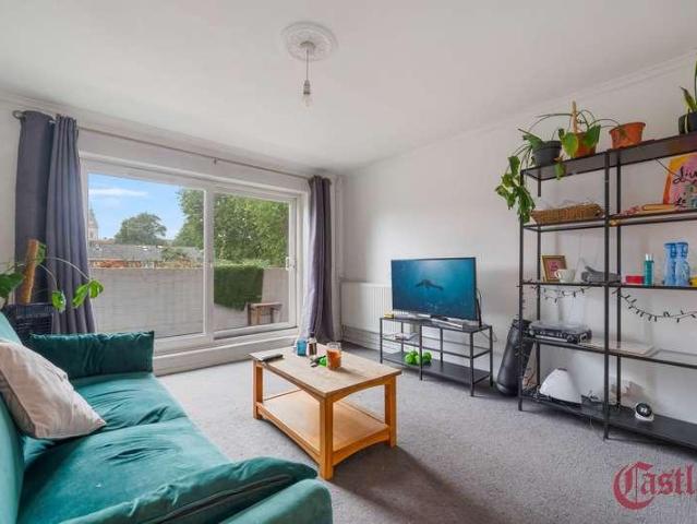 Flat for sale in South Hackney, Greater London