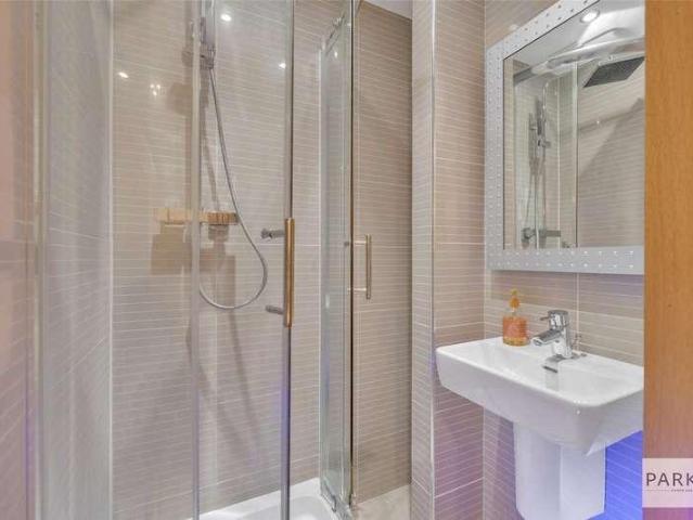 Flat for sale in Bayswater, Greater London