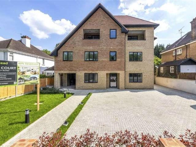 Flat for sale in Purley, Purley