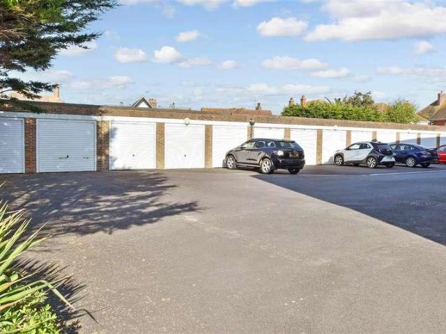 Flat for sale in West Worthing, Worthing