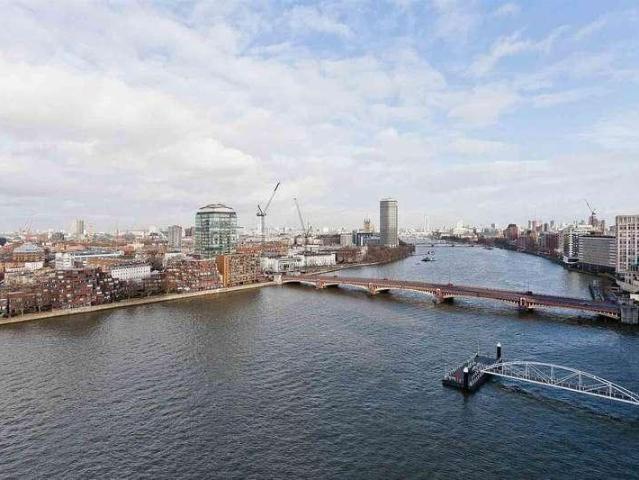 Flat for sale in Vauxhall, Greater London