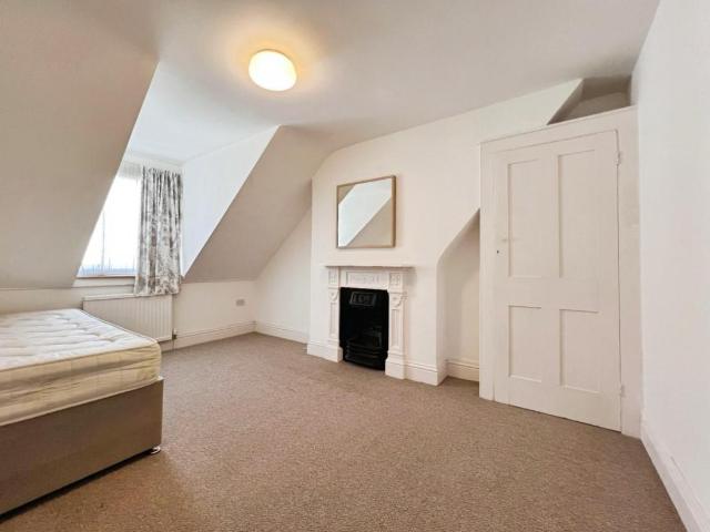 Flat for sale in Folkestone, Foord