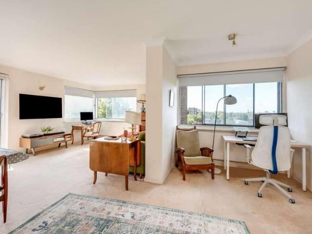 Flat for sale in South Hampstead, Greater London