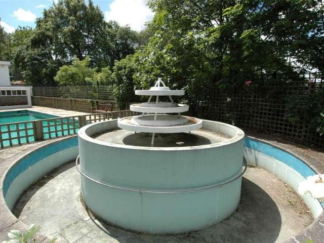 Flat for sale in London Borough of Haringey, Greater London