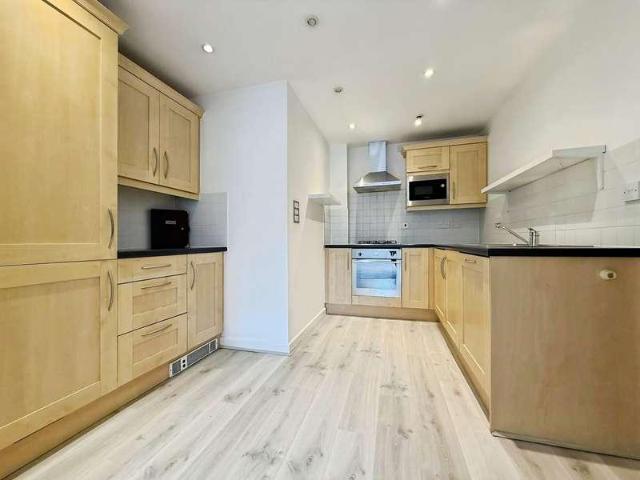 Flat for sale in Crowthorne