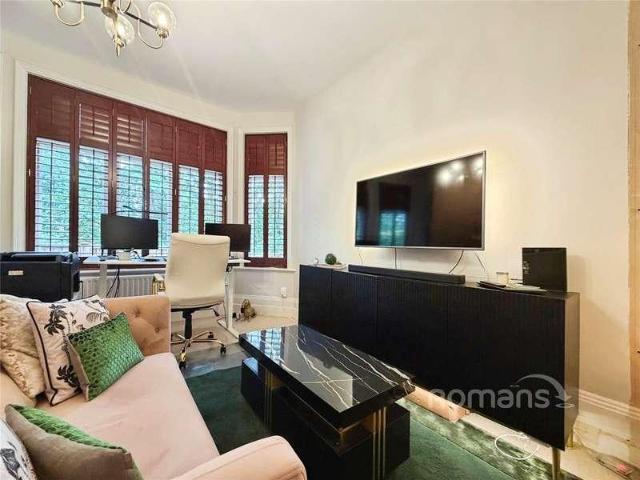 Flat for sale in Old Dean, Heol-las