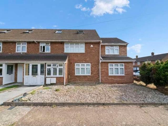 Flat for sale in London Borough of Ealing, Greater London