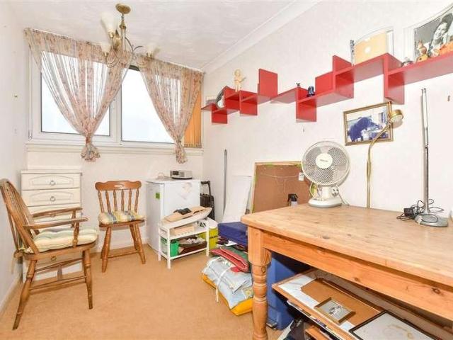 Flat for sale in Folkestone, Foord
