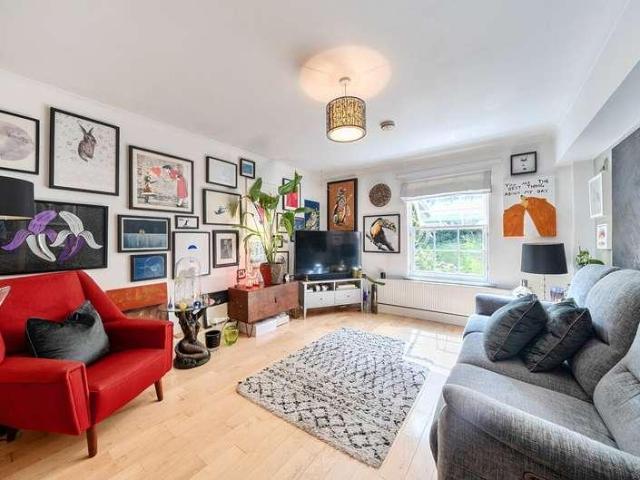 Flat for sale in Nunhead, Greater London