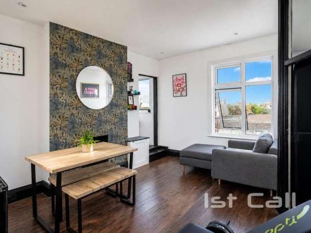 Flat for sale in Alton Barnes, Essex