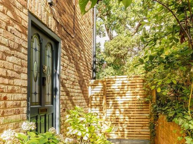 Flat for sale in London Borough of Southwark, Greater London