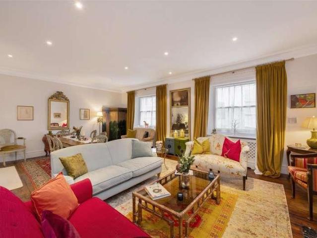 Flat for sale in Belgravia, Greater London