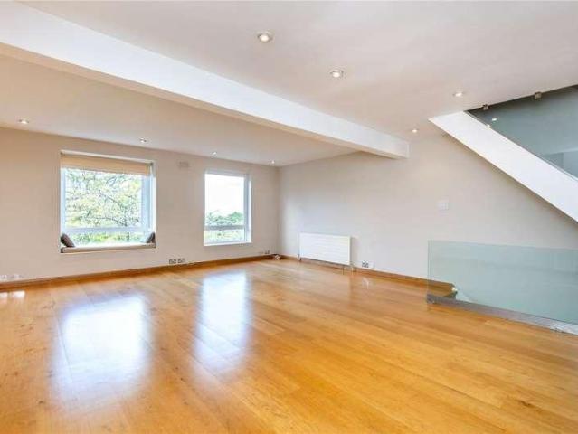Flat for sale in Upper Sydenham, Greater London