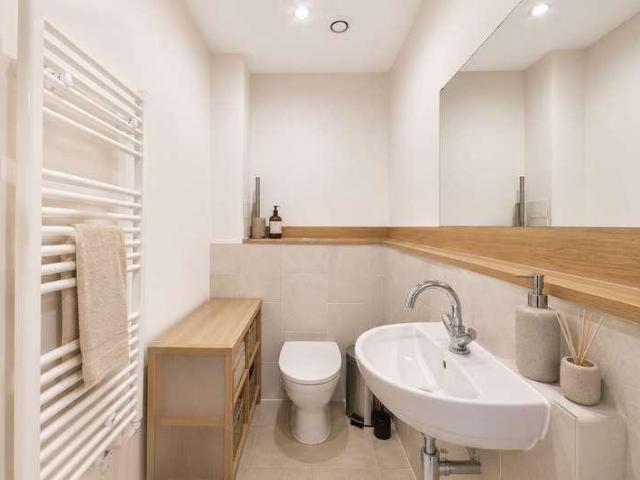 Flat for sale in Bromley-by-Bow, Poplar Grove