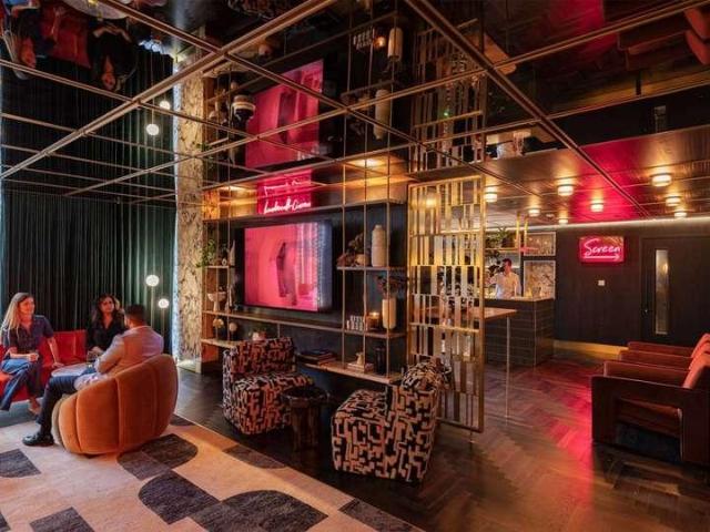 Flat for sale in Canary Wharf, Cat Hill