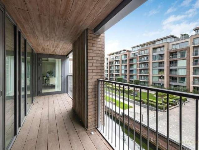 Flat for sale in Greater London