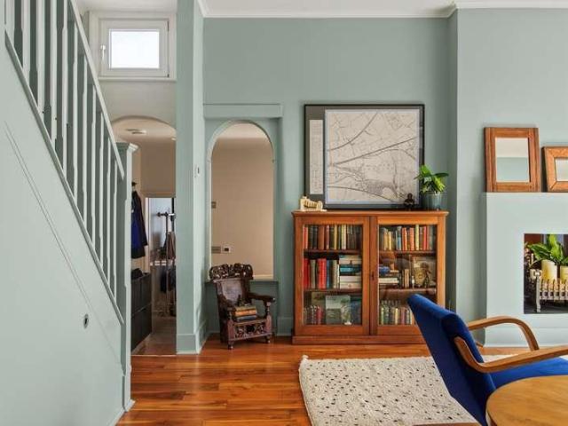 Flat for sale in Brondesbury, Greater London