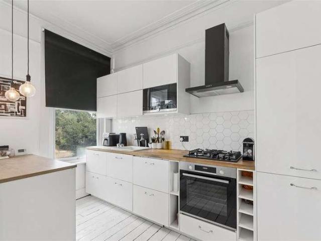 Flat for sale in London Borough of Hounslow, Greater London