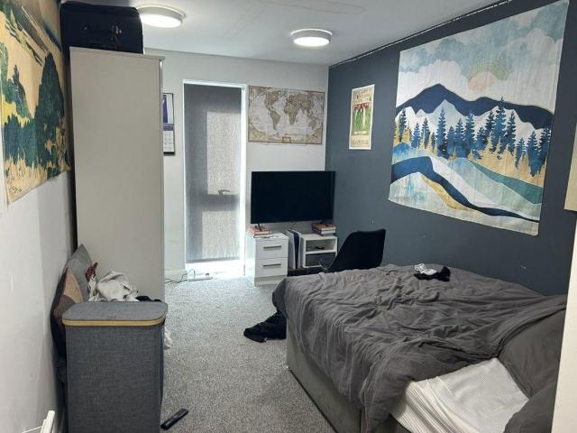 Flat for sale in Calderstones