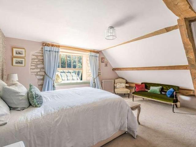 Flat for sale in Minchinhampton, School House