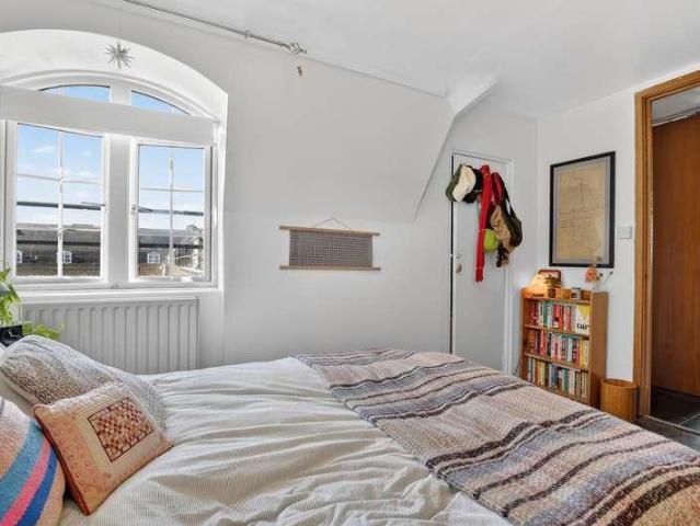 Flat for sale in South Hackney, Greater London