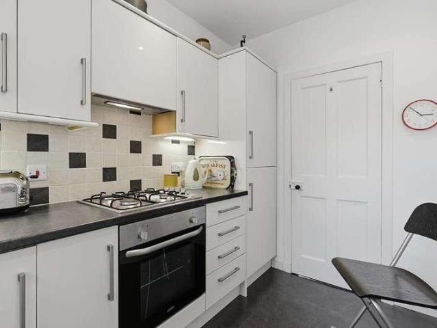Flat for sale in Craigton, Scotland
