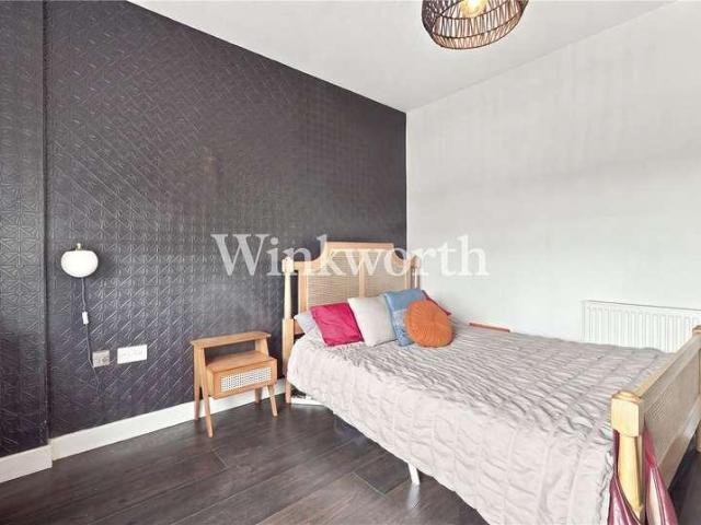 Flat for sale in London Borough of Haringey, Greater London