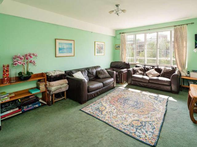 Flat for sale in Camberwell, Greater London