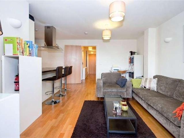 Flat for sale in Poplar Grove, Greater London