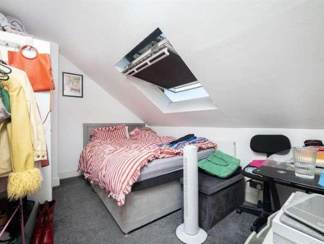 Flat for sale in Holloway, Greater London