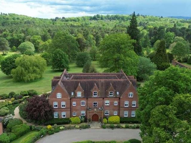 Flat for sale in Witley, Fole