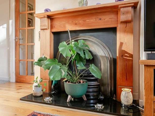 Flat for sale in Leith, Scotland